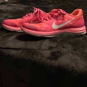 Nike dual fusion x2 pink and orange!